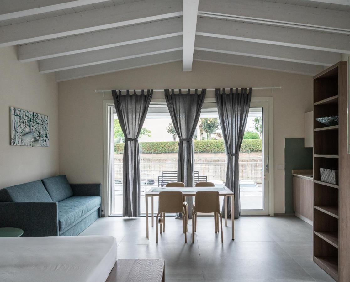 מלון דסנזאנו דל גארדה A Casa Di Sabina מראה חיצוני תמונה